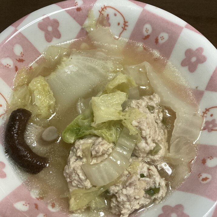 生姜入りの鶏団子の白菜中華スープ！